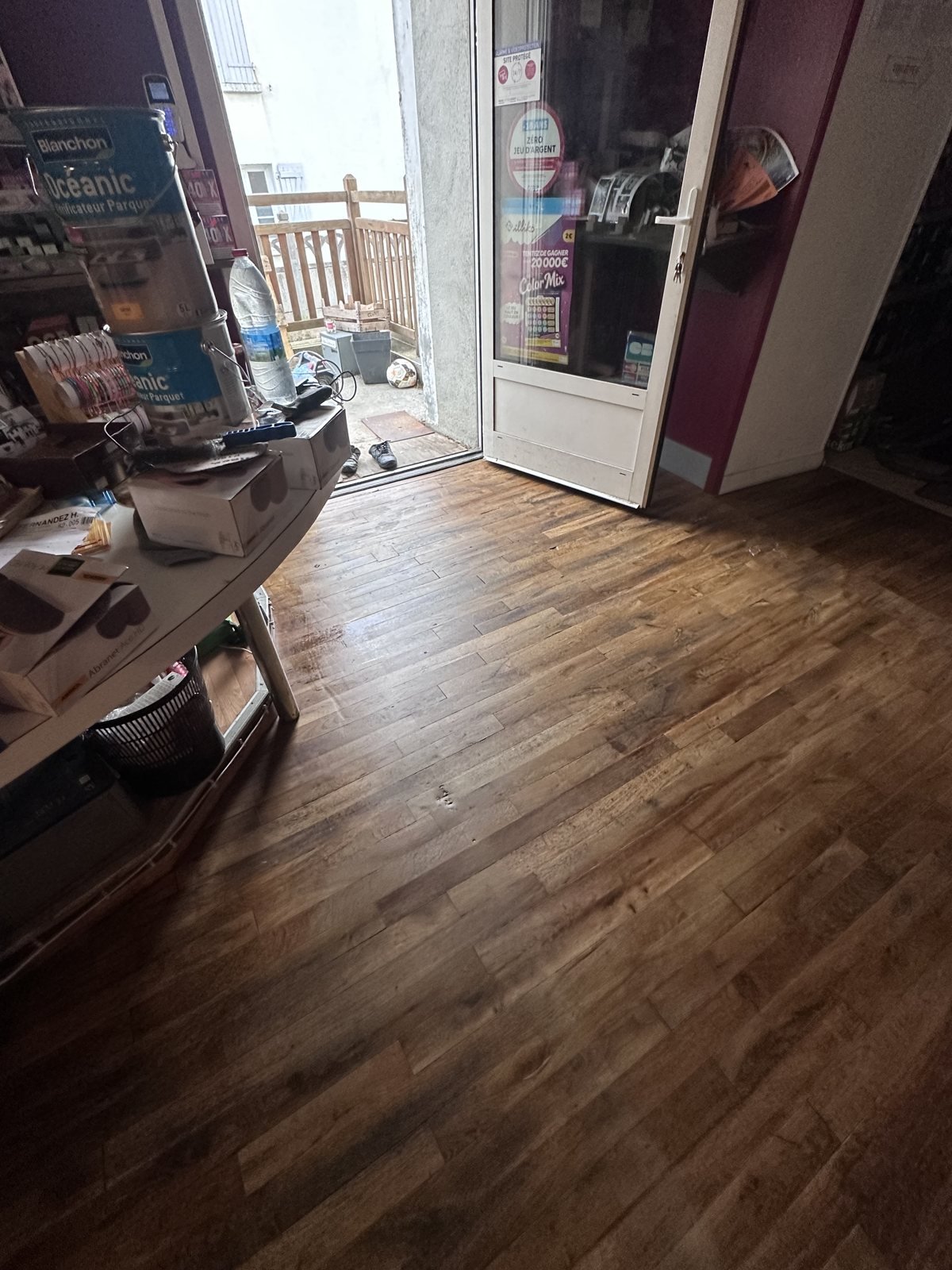 Parquet de bar vu depuis l'étage, pose de sol en Deux-Sèvres